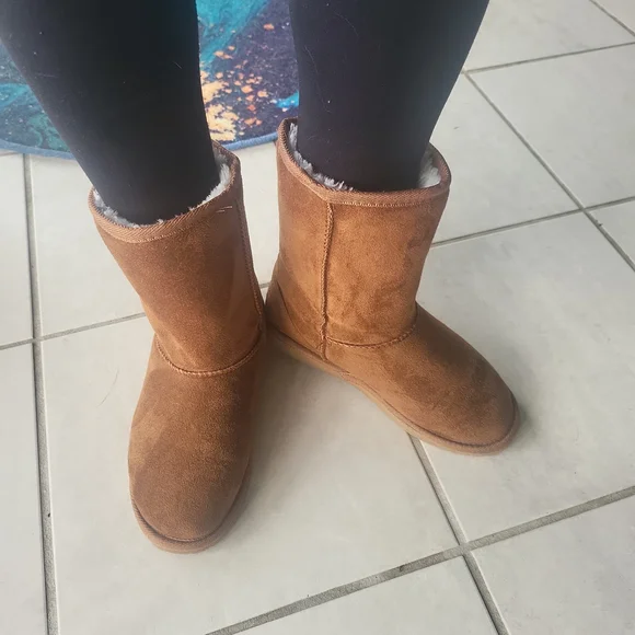 DAWGS Faux Shearling Boots! - Picture 6 of 7